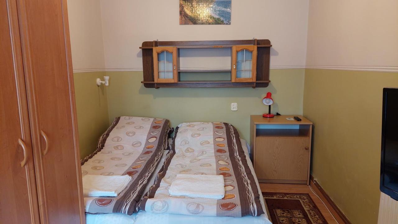 Noclegi U Krystyny Rewal Exterior photo